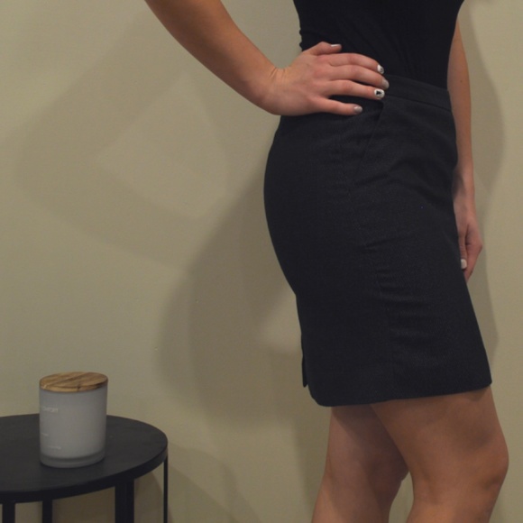 Short but classy skirt for the office - Picture 3 of 3